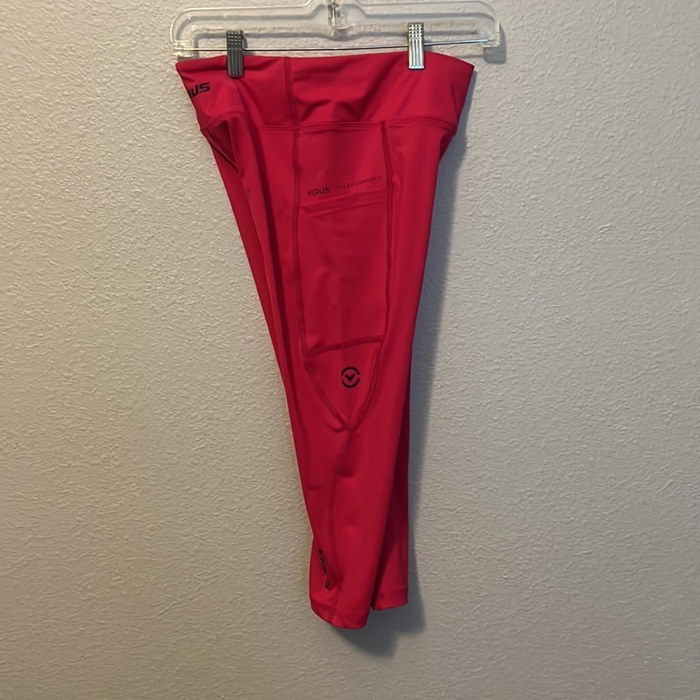 Virus Crop Legging Size Small Raspberry - Picture 3 of 9